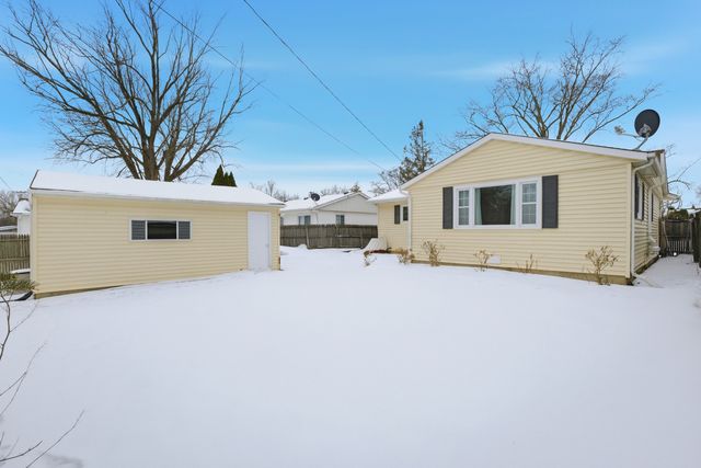 353 E Norman Lane, Wheeling, IL 60090