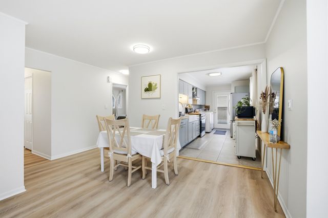 353 E Norman Lane, Wheeling, IL 60090