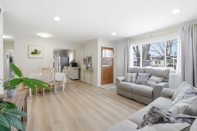 353 E Norman Lane, Wheeling, IL 60090