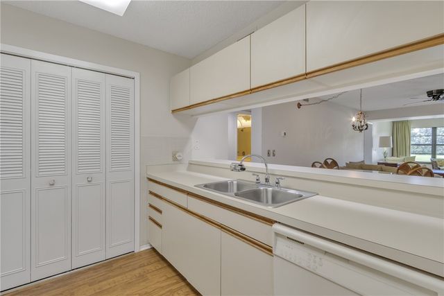 18 Plantation Drive 204, Vero Beach, FL 32966