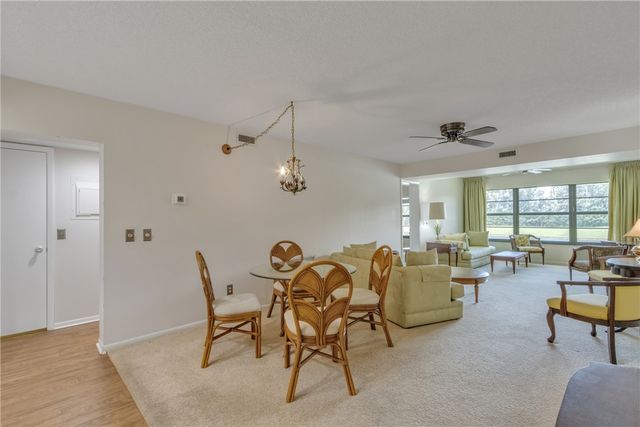 18 Plantation Drive 204, Vero Beach, FL 32966