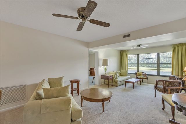 18 Plantation Drive 204, Vero Beach, FL 32966
