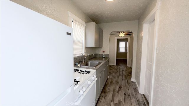5031 Bakman Avenue 2, North Hollywood, CA 91601