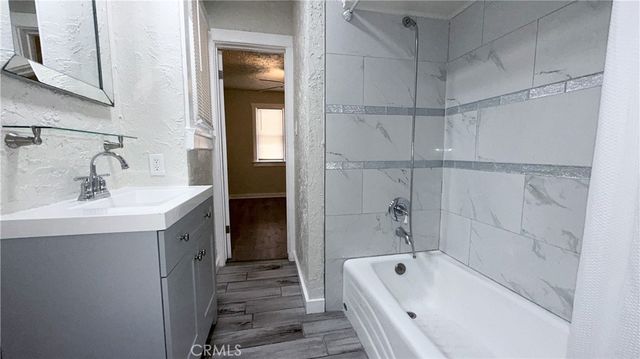5031 Bakman Avenue 2, North Hollywood, CA 91601