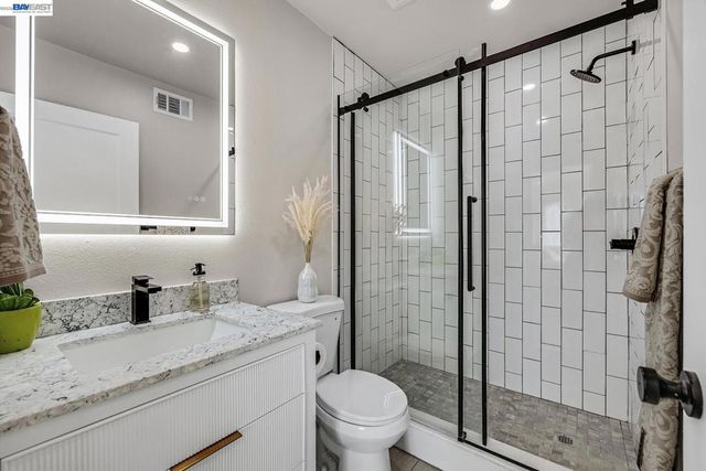 1515 Center St, Oakland, CA 94607
