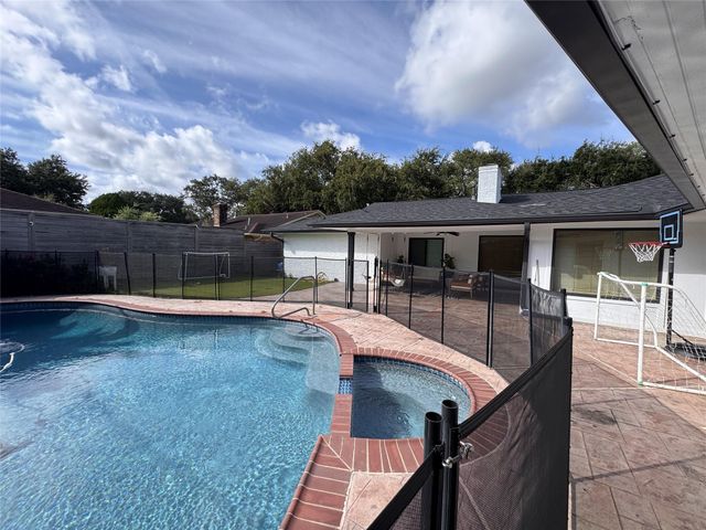 9911 Cedarhurst Drive, Houston, TX 77096