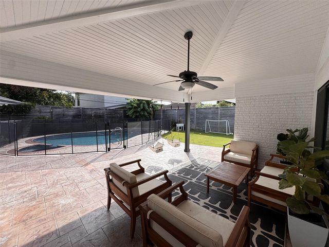 9911 Cedarhurst Drive, Houston, TX 77096