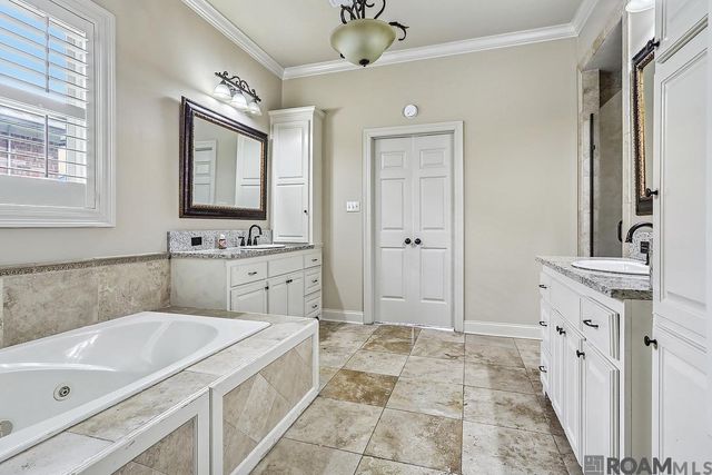 36472 Lake Bend Ave, Prairieville, LA 70769