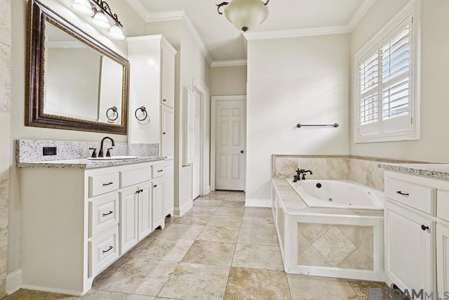 36472 Lake Bend Ave, Prairieville, LA 70769