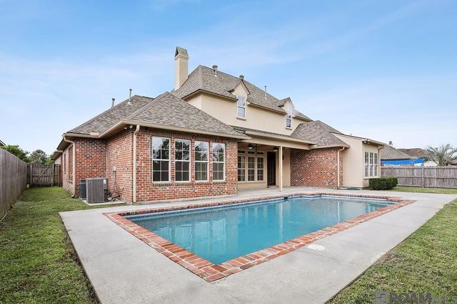 36472 Lake Bend Ave, Prairieville, LA 70769