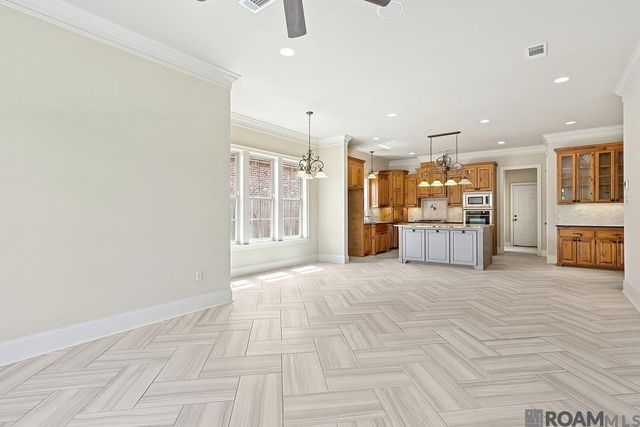 36472 Lake Bend Ave, Prairieville, LA 70769