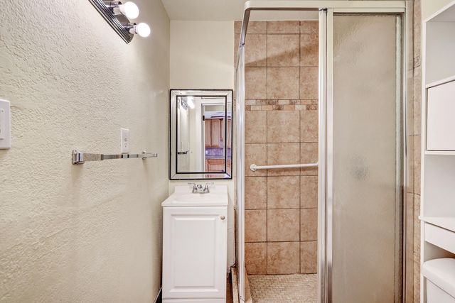 4524 5th Street NW, Albuquerque, NM 87107