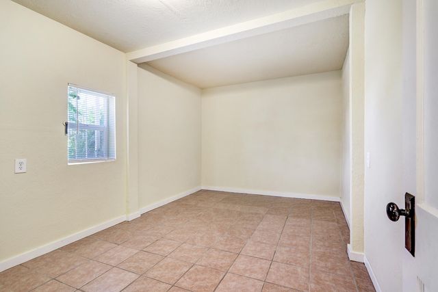 4524 5th Street NW, Albuquerque, NM 87107