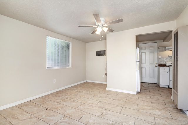 4524 5th Street NW, Albuquerque, NM 87107