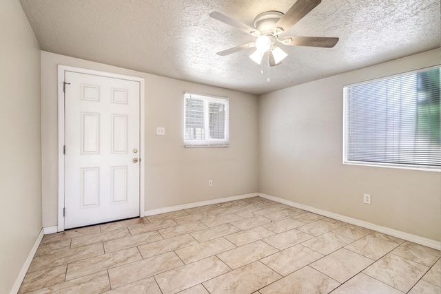 4524 5th Street NW, Albuquerque, NM 87107