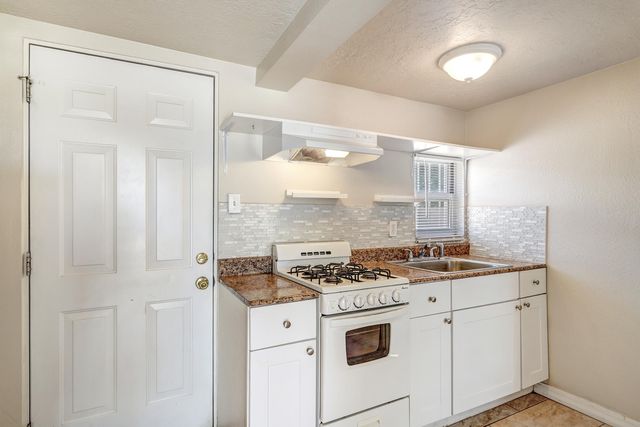 4524 5th Street NW, Albuquerque, NM 87107