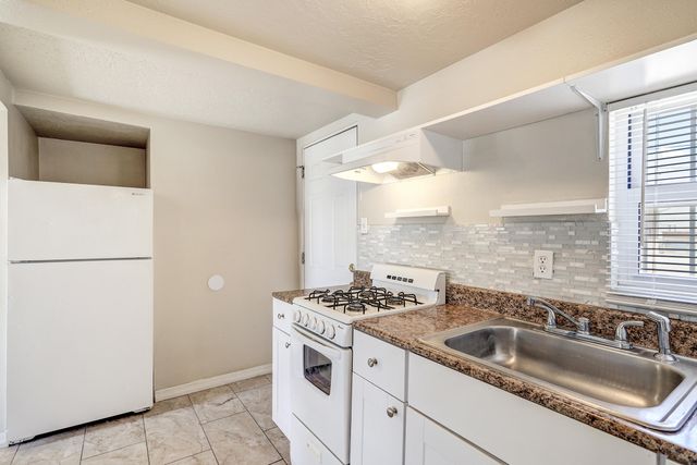 4524 5th Street NW, Albuquerque, NM 87107