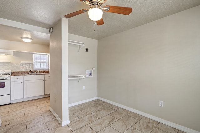 4524 5th Street NW, Albuquerque, NM 87107