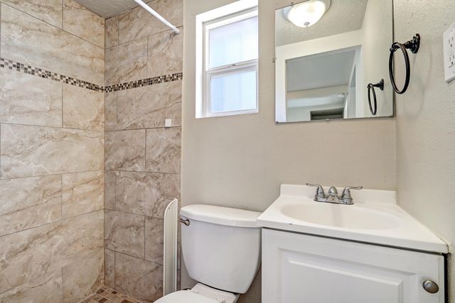 4524 5th Street NW, Albuquerque, NM 87107