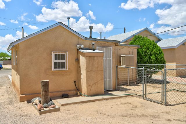 4524 5th Street NW, Albuquerque, NM 87107