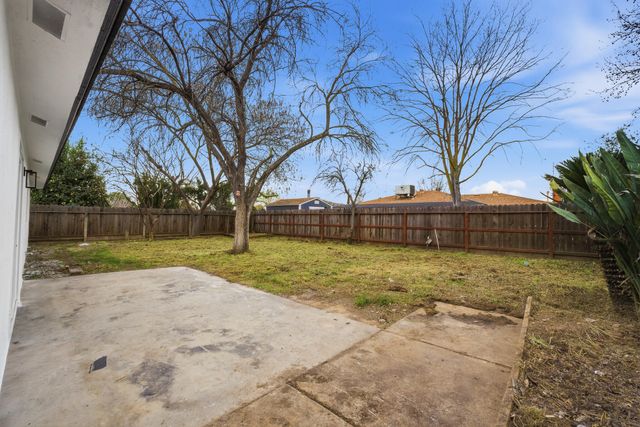 4573 N Woodson Avenue, Fresno, CA 93705