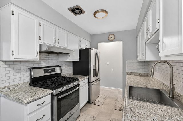 2 Acorn Court, Highland Mills, NY 10930