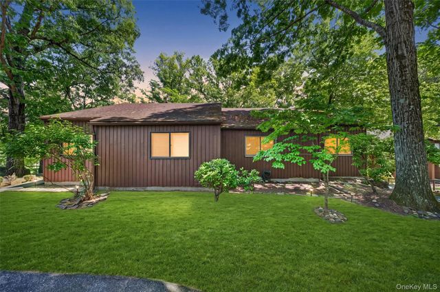 2 Acorn Court, Highland Mills, NY 10930