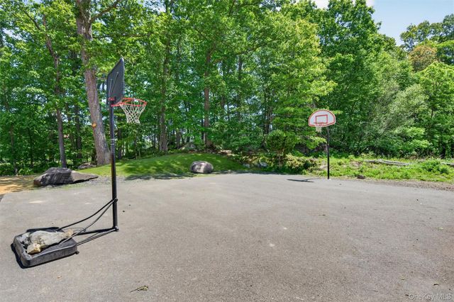 2 Acorn Court, Highland Mills, NY 10930