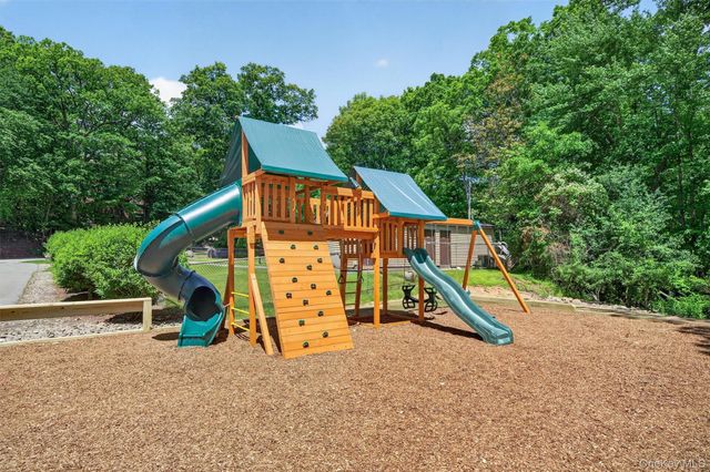 2 Acorn Court, Highland Mills, NY 10930