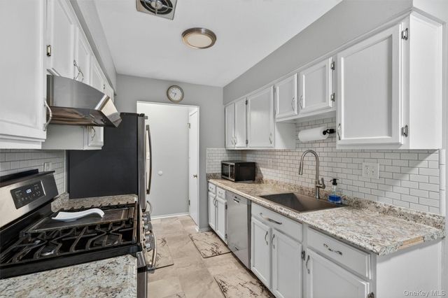 2 Acorn Court, Highland Mills, NY 10930