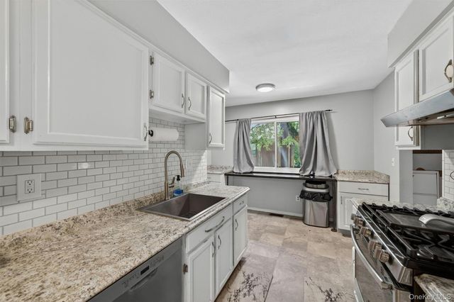 2 Acorn Court, Highland Mills, NY 10930