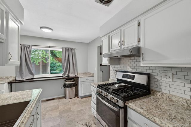 2 Acorn Court, Highland Mills, NY 10930