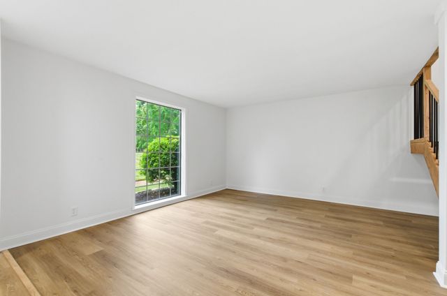 8207 Sawyer Brown Rd Apt E3, Nashville, TN 37221