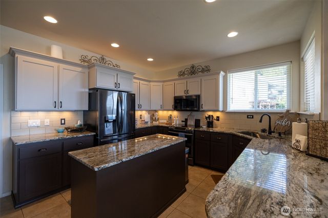 1895 SE Maple Drive, Chehalis, WA 98532