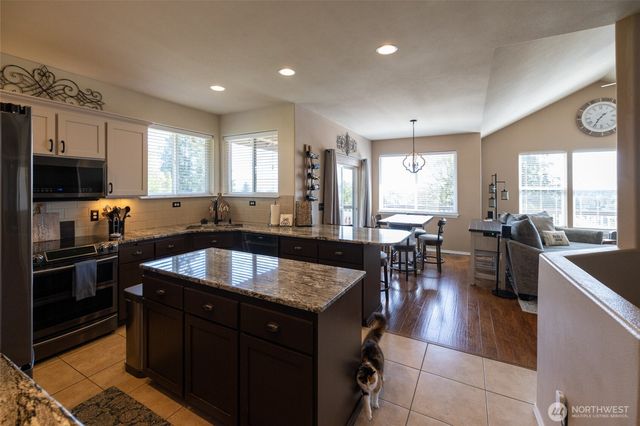 1895 SE Maple Drive, Chehalis, WA 98532