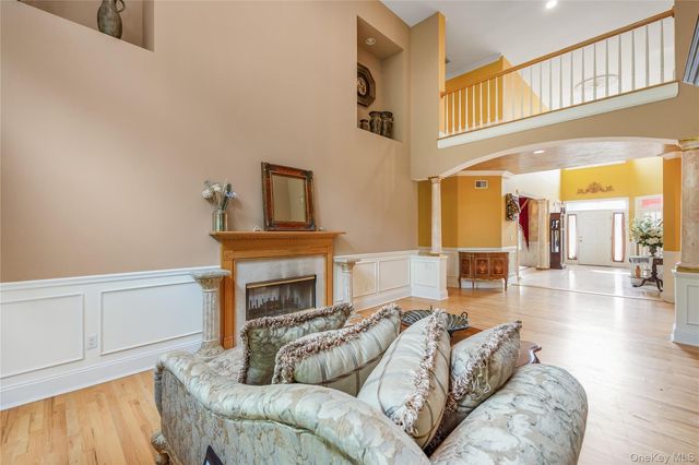 47 Pembroke Drive, Glen Cove, NY 11542