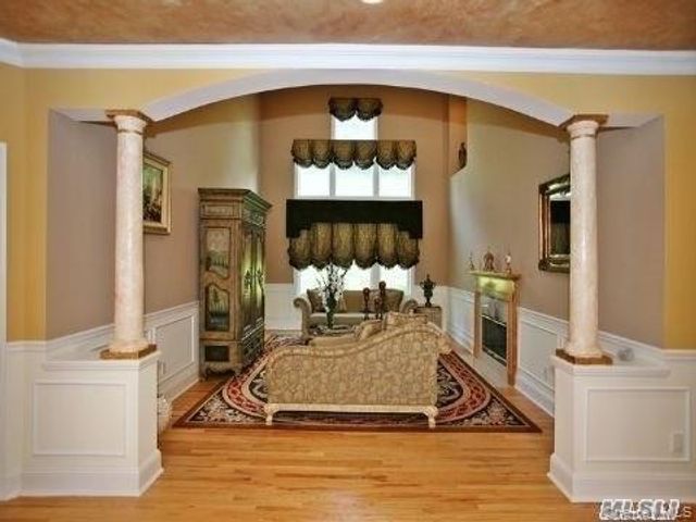 47 Pembroke Drive, Glen Cove, NY 11542
