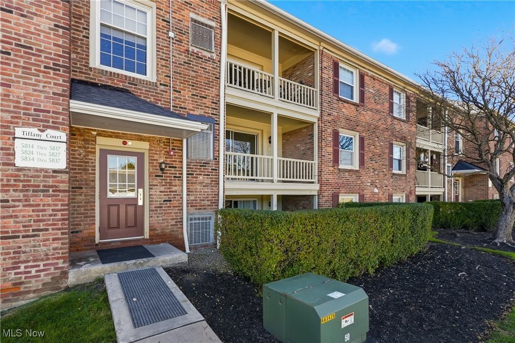 5824 Tiffany Court, Lyndhurst, OH 44124