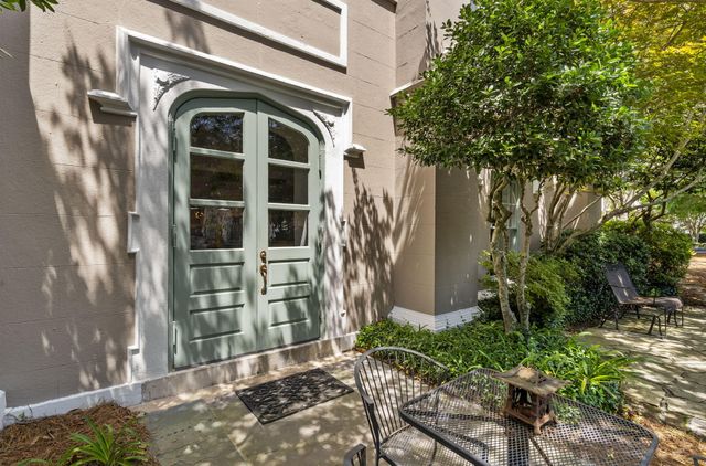 67 Legare Street 104, Charleston, SC 29401
