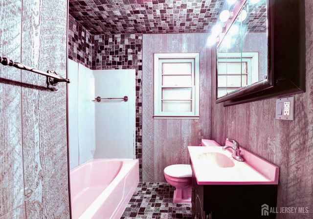 45 Viola Avenue, Leonardo, NJ 07737