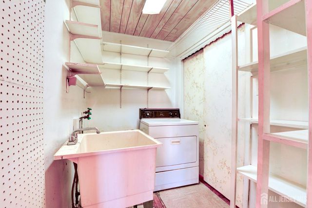 45 Viola Avenue, Leonardo, NJ 07737