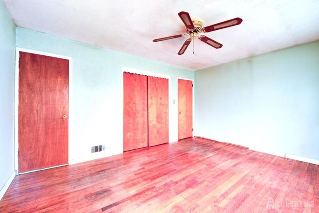 45 Viola Avenue, Leonardo, NJ 07737