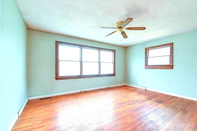 45 Viola Avenue, Leonardo, NJ 07737