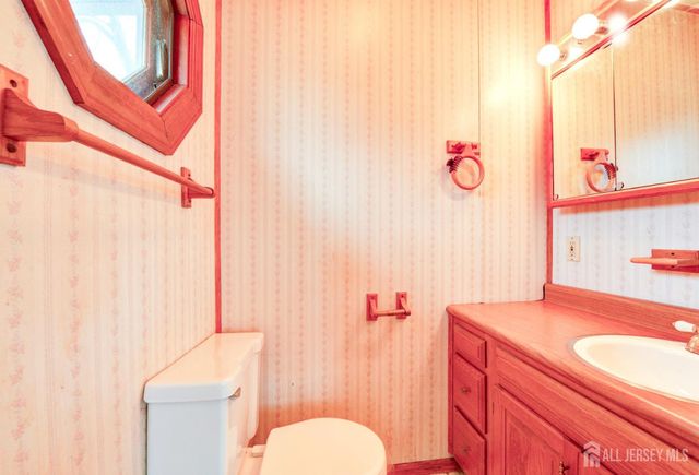 45 Viola Avenue, Leonardo, NJ 07737