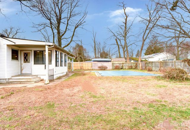 45 Viola Avenue, Leonardo, NJ 07737