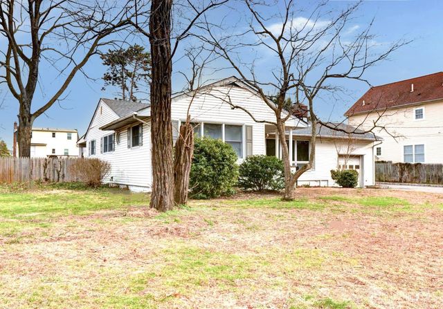 45 Viola Avenue, Leonardo, NJ 07737