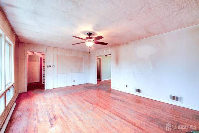 45 Viola Avenue, Leonardo, NJ 07737