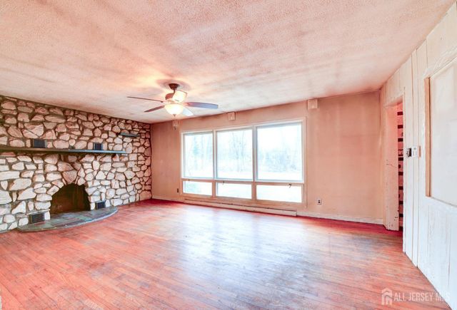 45 Viola Avenue, Leonardo, NJ 07737