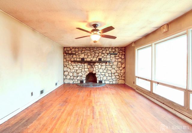 45 Viola Avenue, Leonardo, NJ 07737