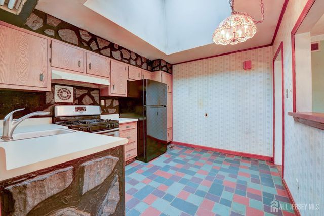 45 Viola Avenue, Leonardo, NJ 07737